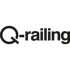 Q-railing Logo mit schwarzem Text auf dunkelgrünem Hintergrund.